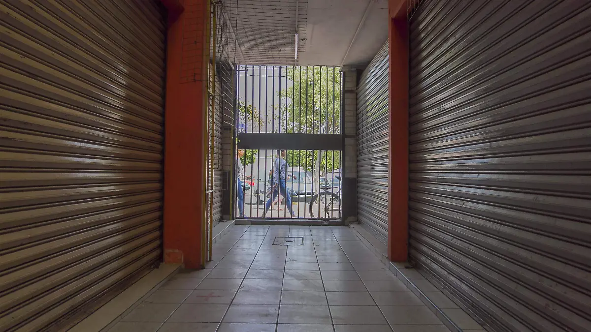 Algunos comerciantes esperan mejores condiciones para laborar.  Archivo.  El Sol de San Juan del Río.